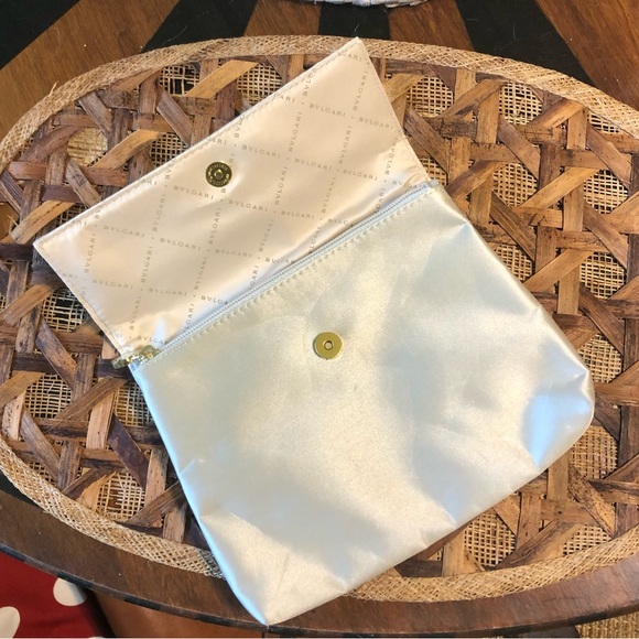 Bulgari Cosmetic, Travel Bag in Cream - Picture 4 of 5